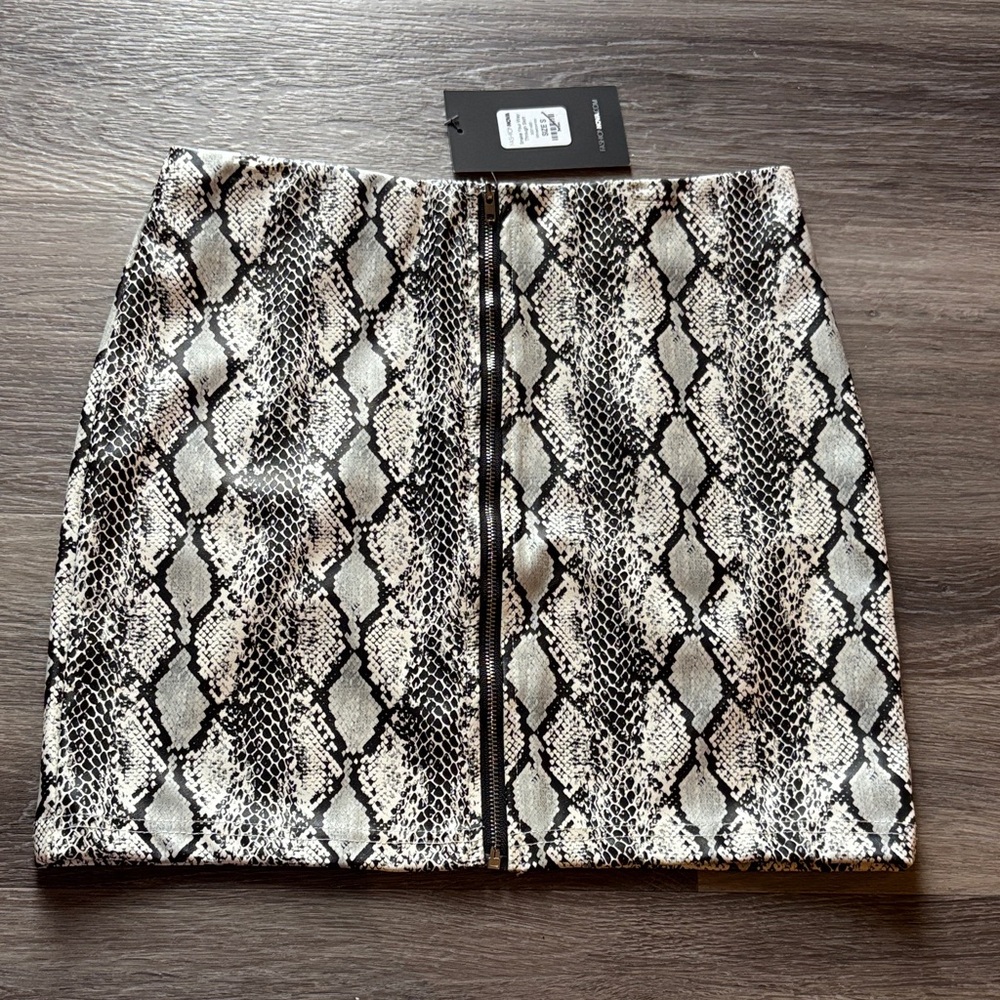 Fashion Nova “Snake Your Way Through” faux leather mini skirt | Size S | NWT